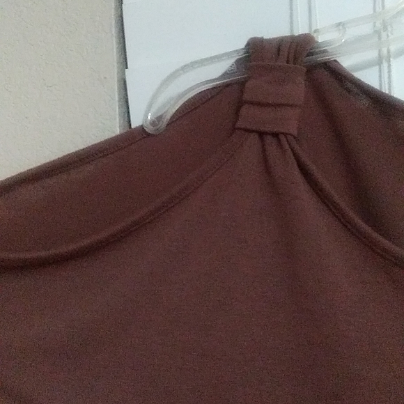 Cold Shoulder Brown Top Size XS - Picture 7 of 9